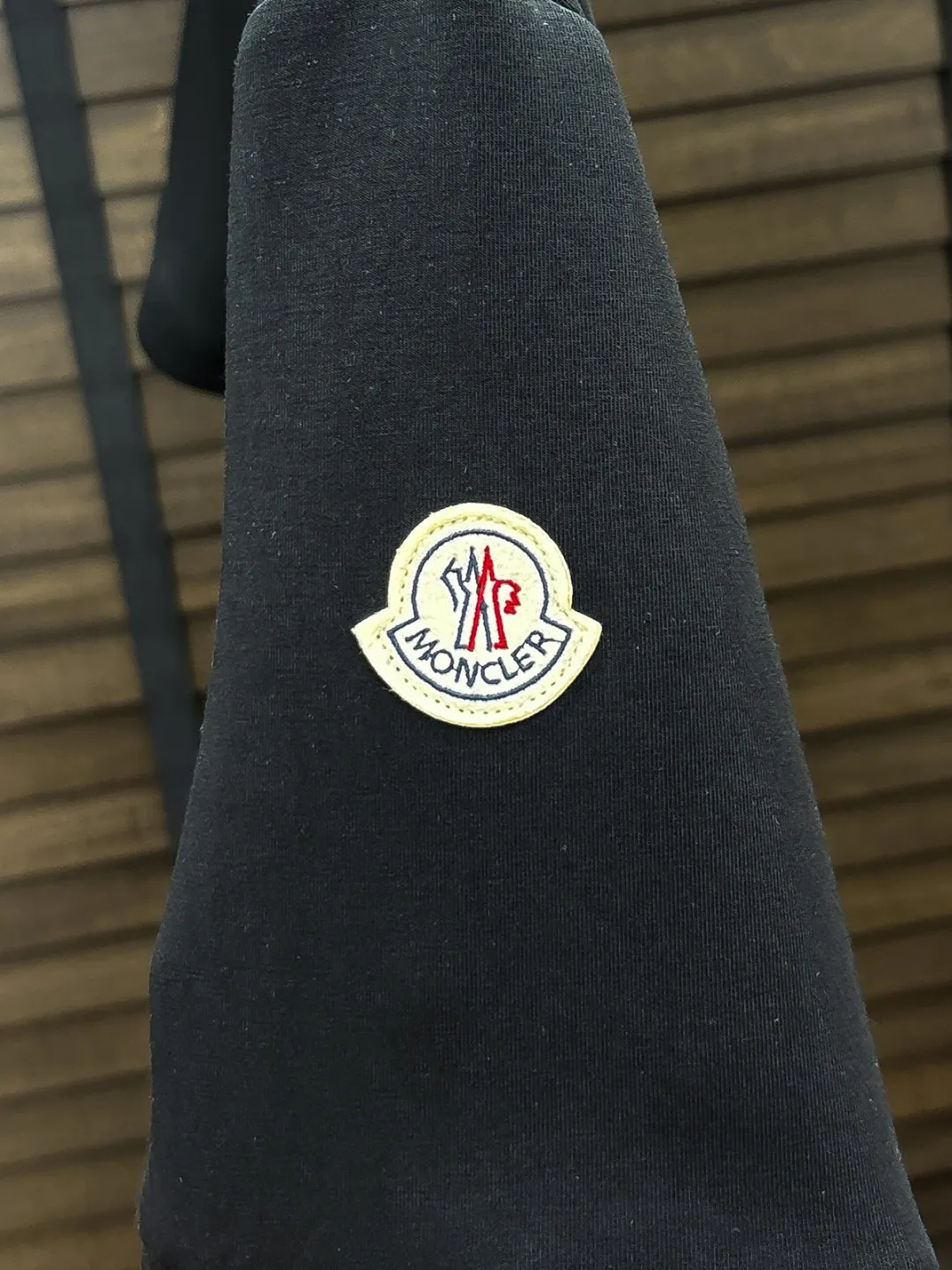 24 Moncler # 26 T， ， ， ， ， ！ ， ， ， ， Classic , ， ， ， ， ， ！ ， ！ , . , , 2023 . : Black/White Size:S M L XL 2XL
